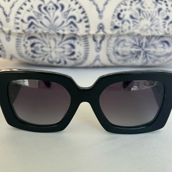 Chanel | Women’s Black Sunglasses – Excellent Condition - Picture 4 of 11